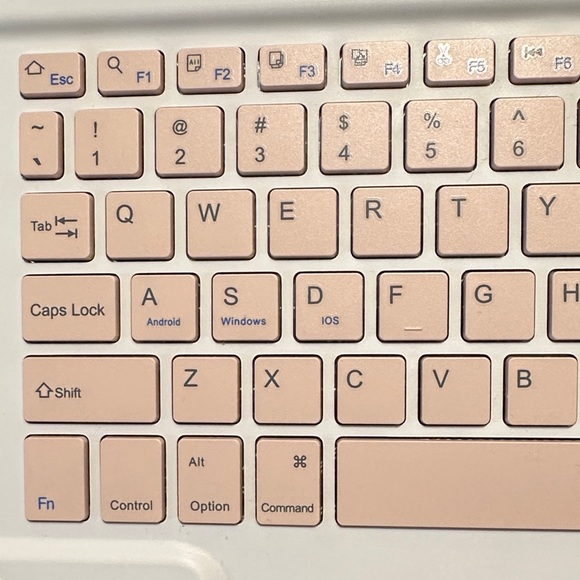 Wireless White and Pink Keyboard - Picture 5 of 8